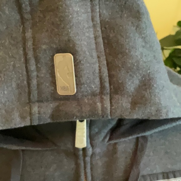 UNK NBA Men’s Size Large Cavaliers Hooded Sweatshirt Jacket, Great Condition! - Picture 6 of 11